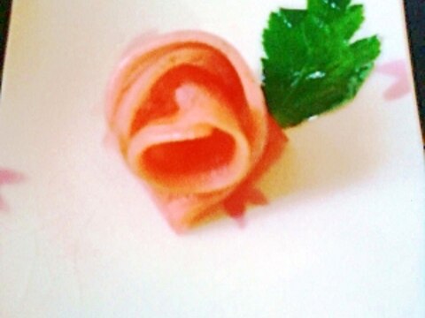 シンプルで食べやすく☆ざくろ酢漬けのカブの薔薇